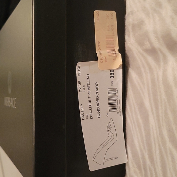 Versace Decollete T.110 Vitellino in White with Gold Medusa Head. Brand New. - Picture 8 of 10